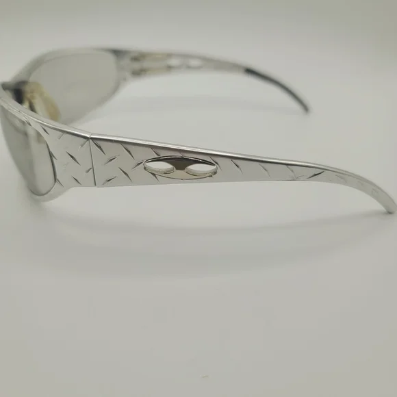 ICICLES Baggers Motorcycle Sunglasses with Diamond Chrome Frame - Picture 3 of 6